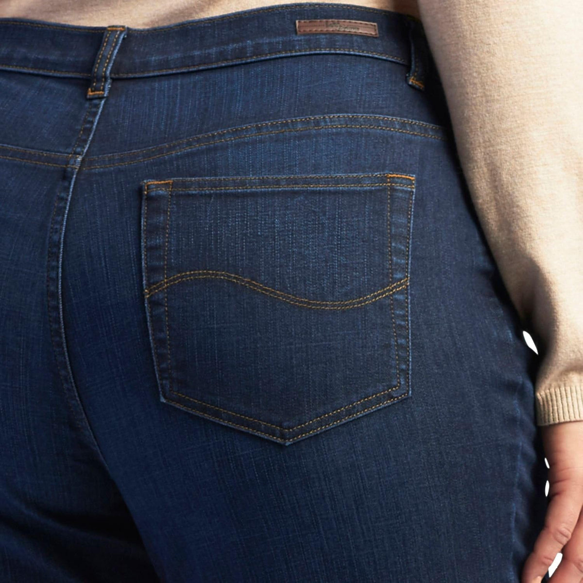 Lee Women's Plus Size Relaxed Fit Straight Leg Jean